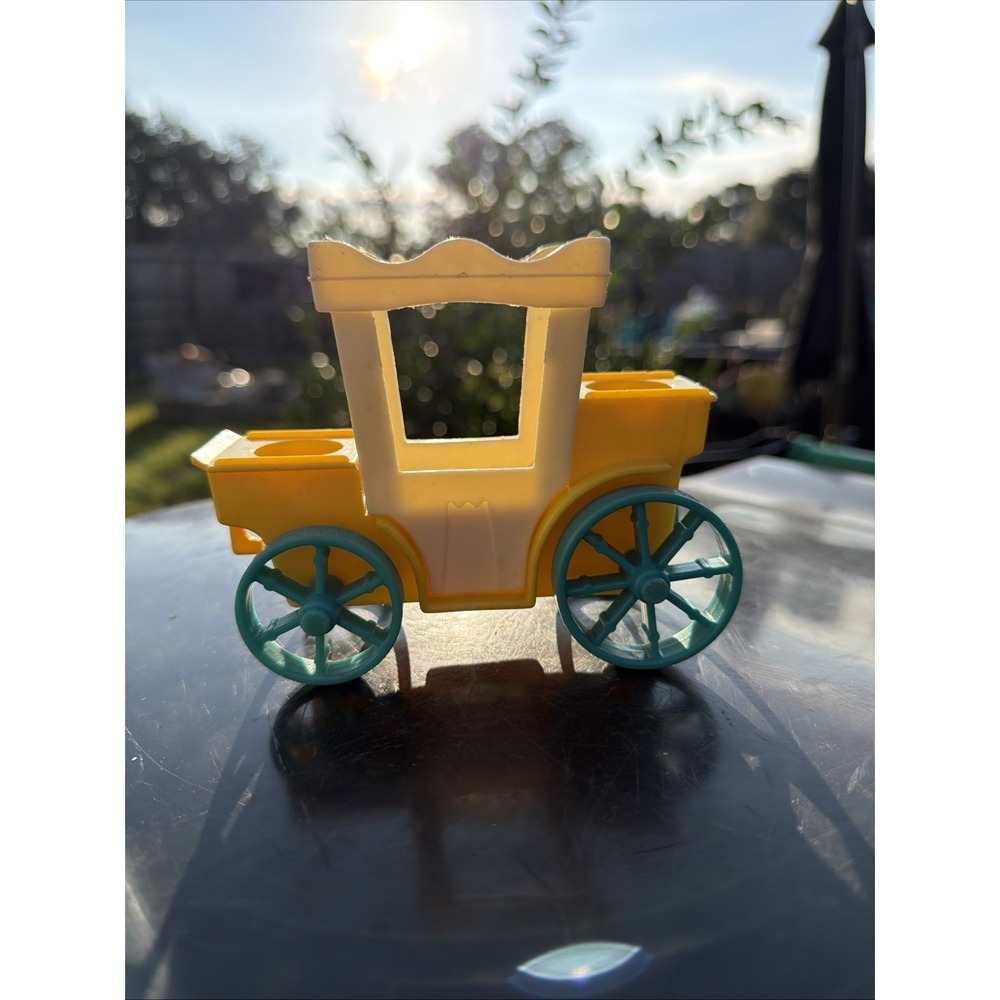 Vintage Fisher Price Little People Castle Coach Carriage B20